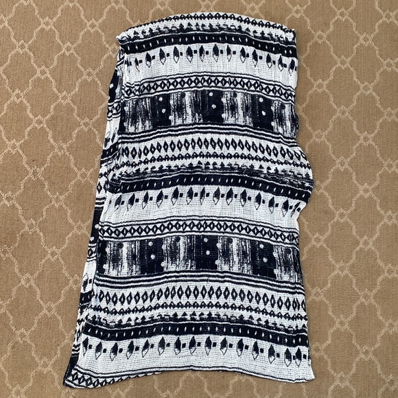 UO INFINITY SCARF - Picture 2 of 3